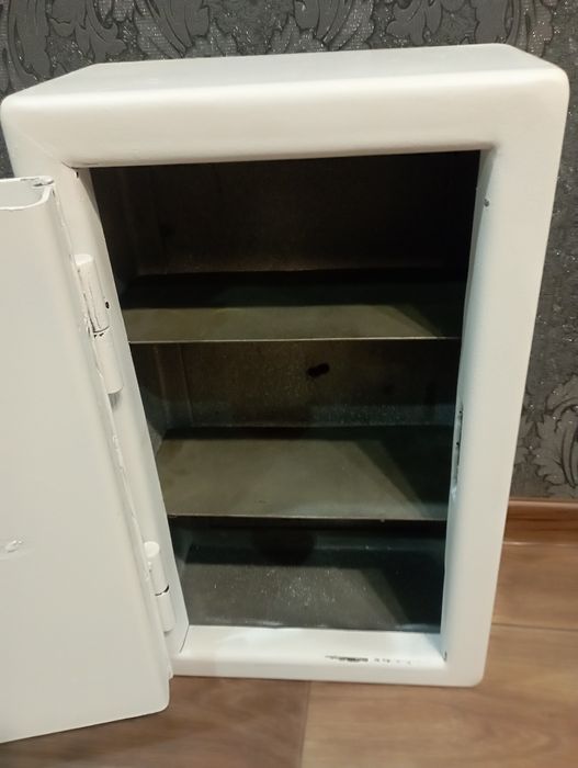 Продам сейф металлический