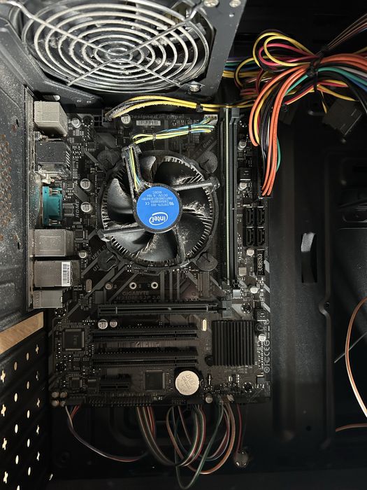 Компютър и мишка