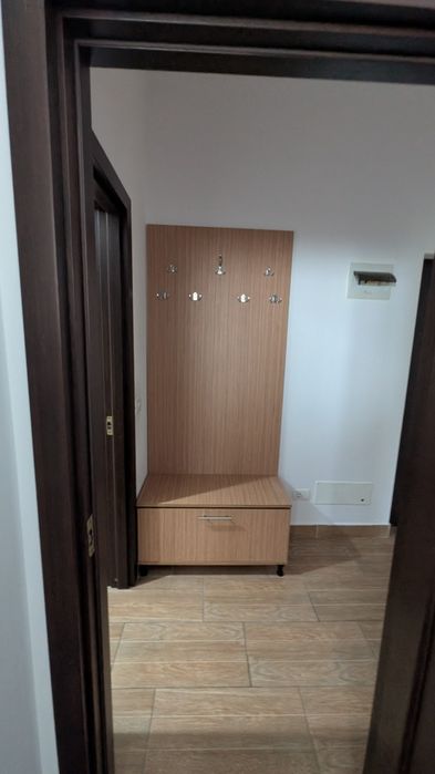 Închiriez apartament cu doua camere!
