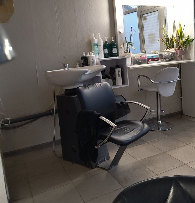 Измивна колона и фризьорски стол