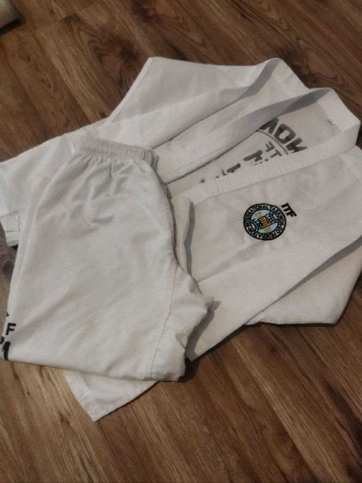 Kimono для тхэквондо шлем перчатки футы лапы сост.отличное б/у