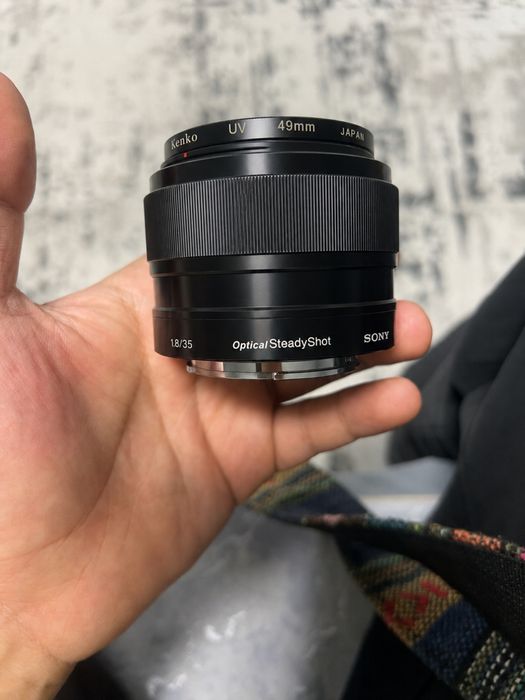 Объектив Sony E 35mm f/1.8 OSS