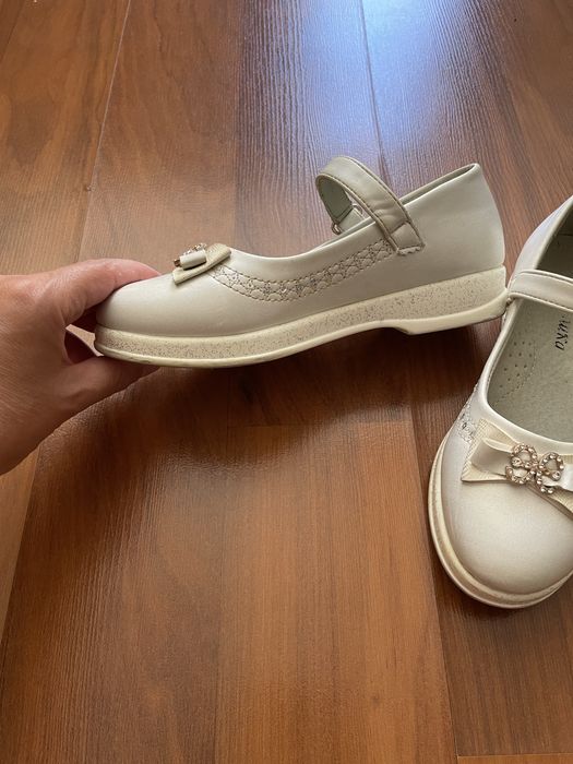 Продам детские туфли