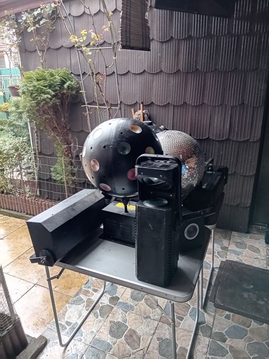 Vând mai multe jocuri de lumini pt discoteca sau alte evenimente