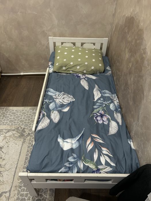 Продам детскую кровать IKEA КРИТТЕР с матрасом