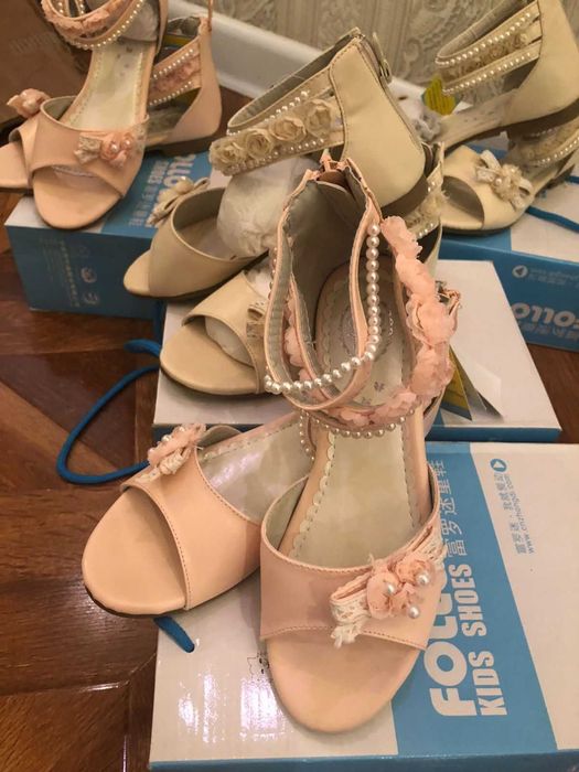 Продам сандали для девочек