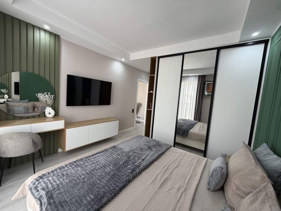Apartament 3 camere 70mp utili  Cosmopolis zona  nord- parcare inclusa
