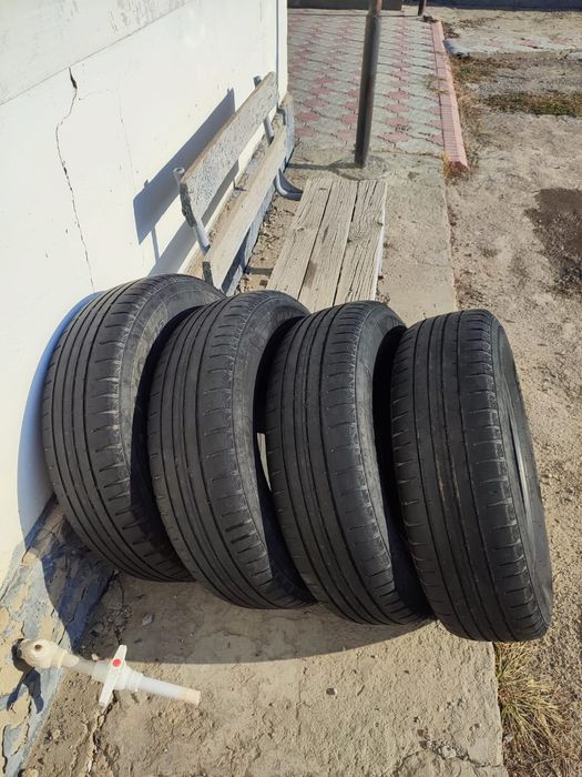 Продам летние покрышки