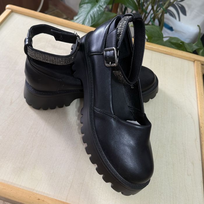 Продам кеды и туфли