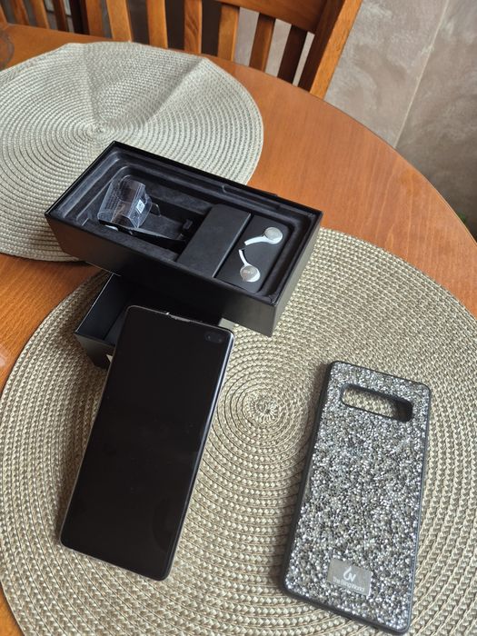 Телефон Samsung galaxy S10+