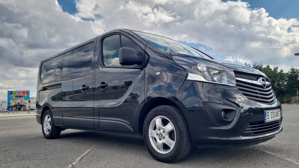 Inchiriez microbuz 8+1 Opel Vivaro