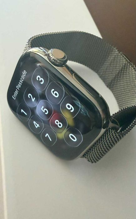 Apple Watch Series 11 Natural Titanium 42 mm GPS + Cellular – 99% Battery Health