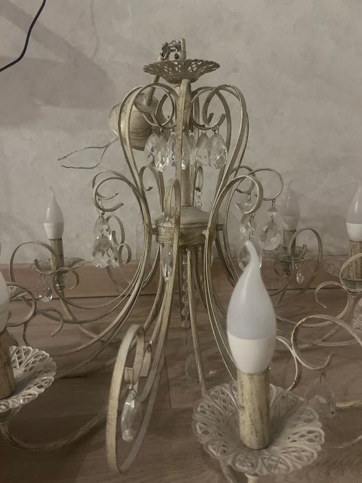 Люстра в хорошем состоянии