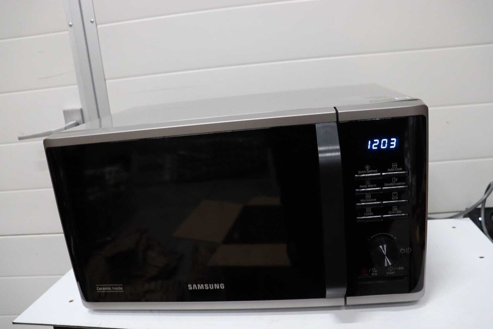 Samsung Микровълнова фурна с четири вълни, 800 W, 23L