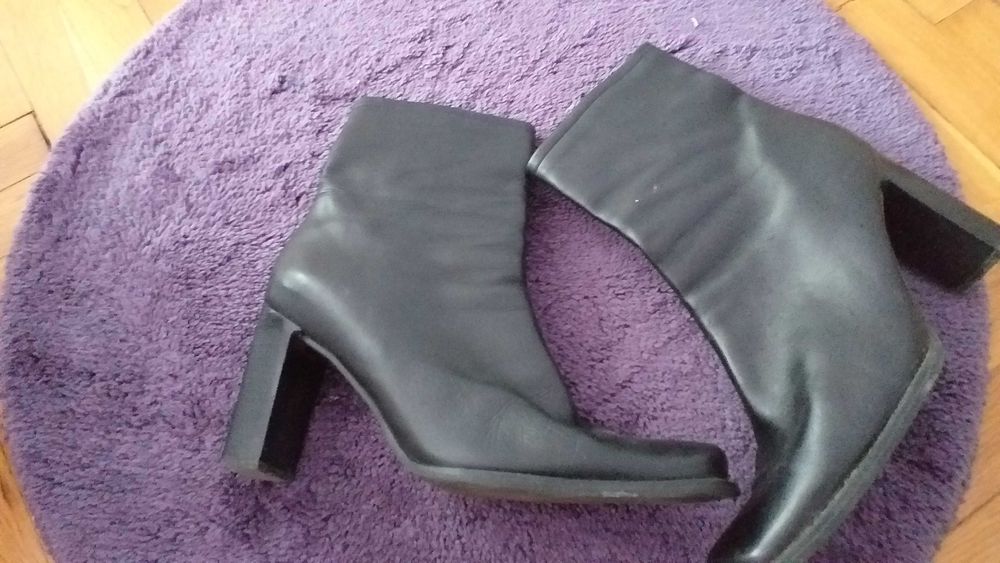 Дамски кожени боти размери 37 и 41 естесвена кожа-40лв.
