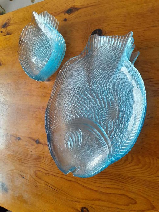 Продавам стъклени чинии за риба