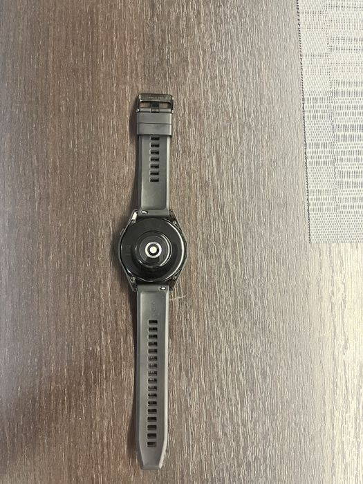 Смарт часовник Huawei GT 3 .
