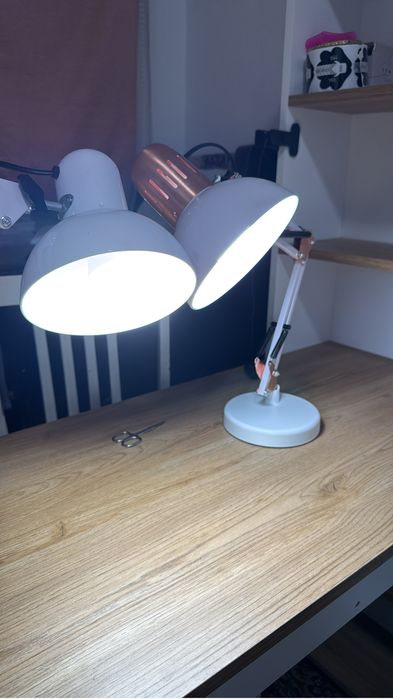 Birou+aspirator praf unghi+2 lampi