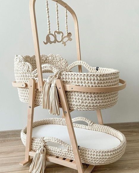 Комплект за бебе. Бебешка люлка, преносимо легло, повивалник