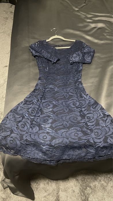 Дантелена тъмно синя елегантна рокля