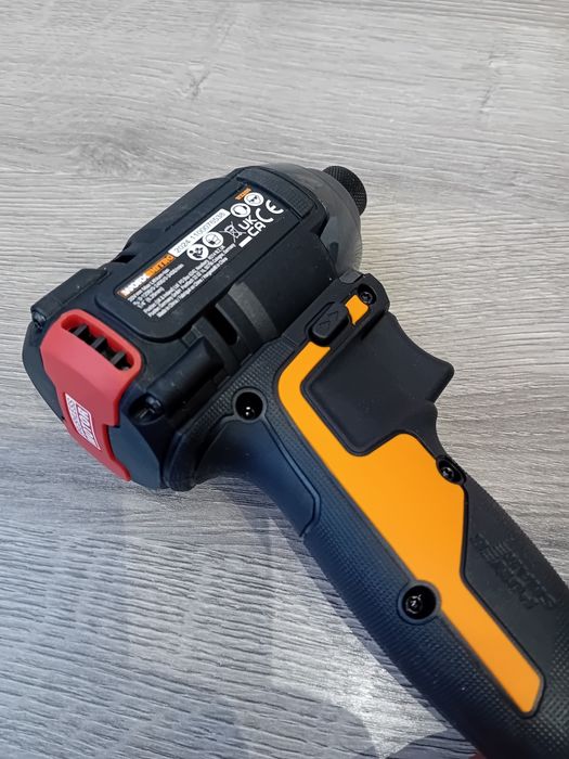 Mașina de înșurubat cu impact WORX WX 265