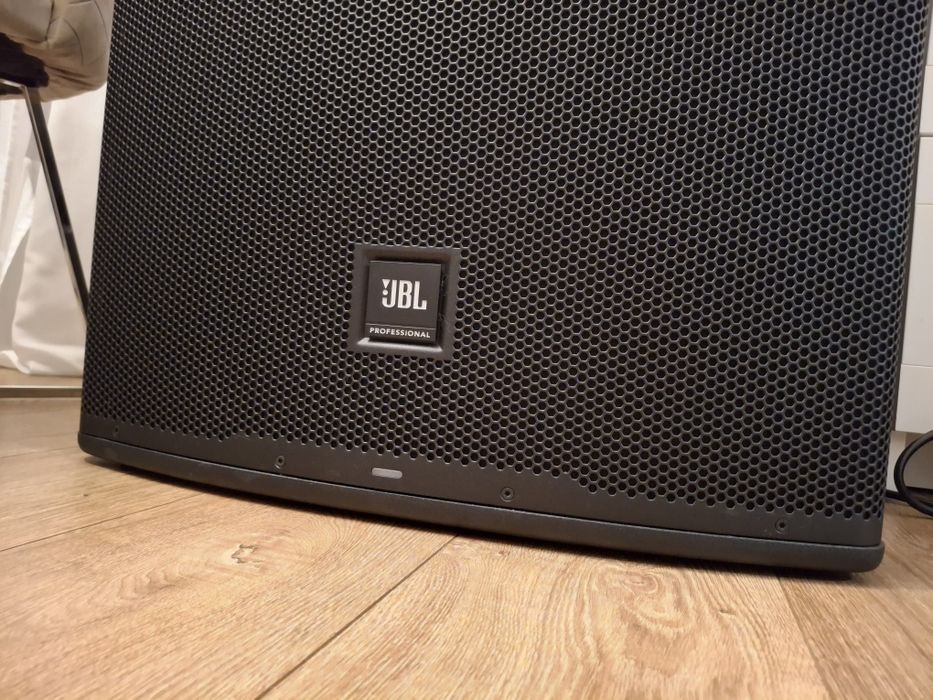 Vand  bass JBL EON 718s nou