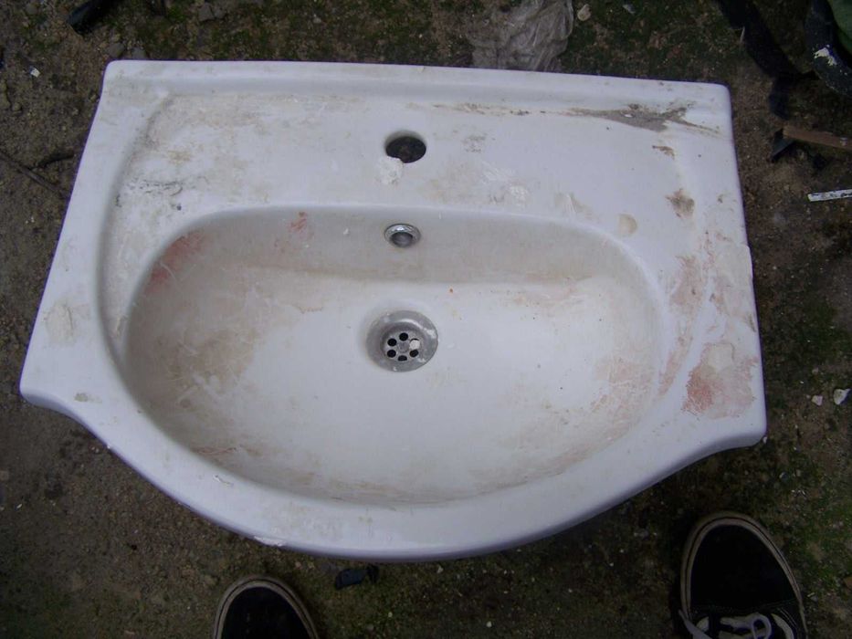 vand lavoare portelan  cu picior 2 wc 3 buc