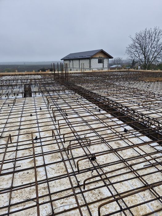 Execut case la roșu