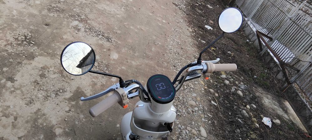 Moto. Scuter. Electric.