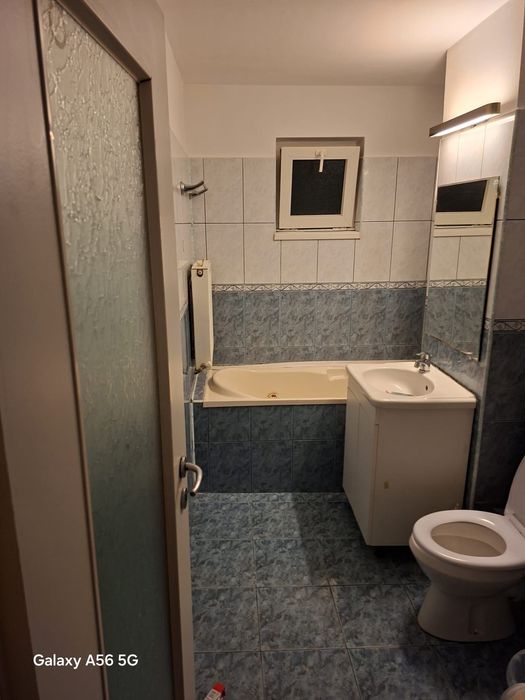 Inchiriere apartament cu 3 camere decomandat, zona Modern
