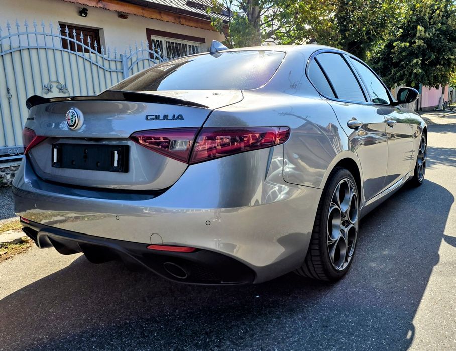 Alfa Romeo Giulia Veloce 2.0 AT8 Q2 CarPlay Distronic Padele