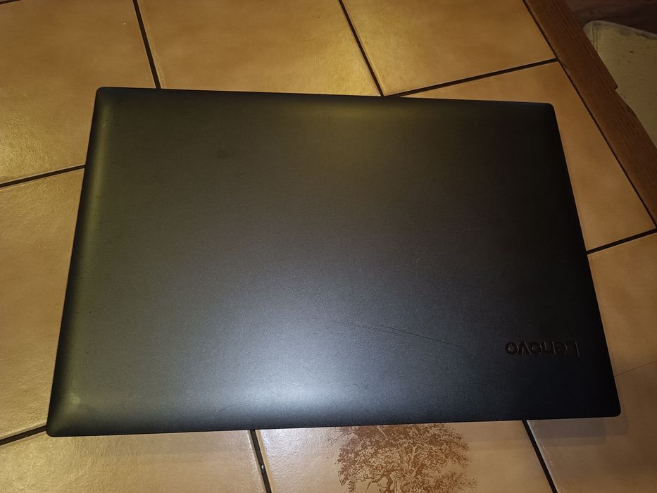 Лаптоп Lenovo V320 17" FHD Intel i5-8250U/8GB RAM/240 SSD