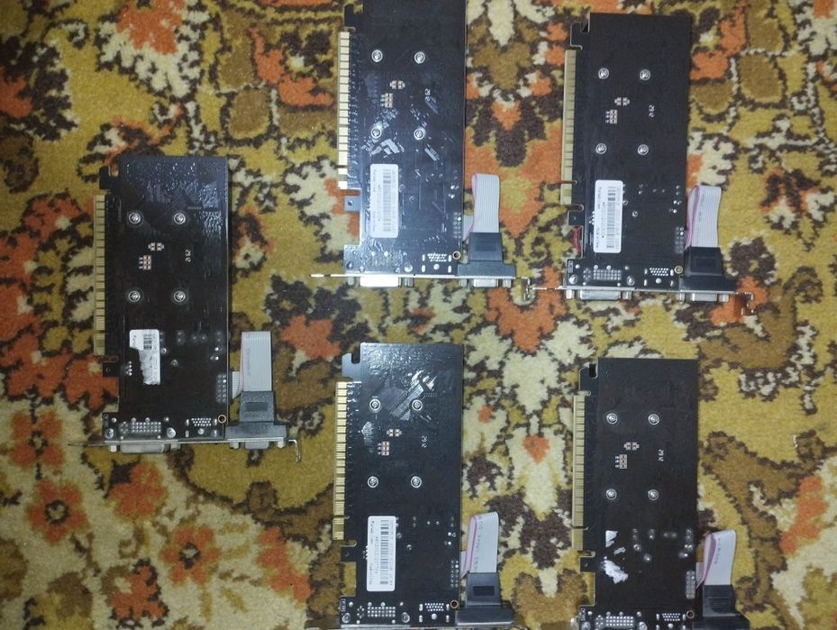 Видеокарты продаются GT210 512 mb vram  и оперативная память DDR2