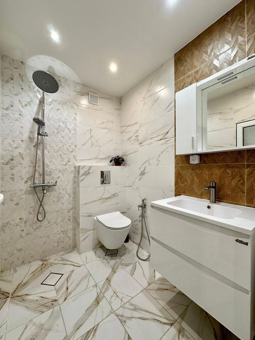 Дава се под наем Тристаен апартамент в София, Гоце Делчев - 106 кв.м за 718.08 € - Снимка #8