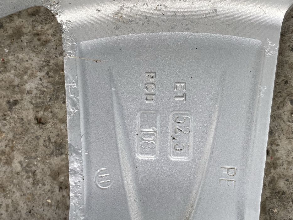 Jante de aliaj cu anvelope de vara bonus ! 5x108 R18  se potrivesc la Ford / Volvo / Freelender 2 jantele sunt marca Dezent si sunt impecabile !!