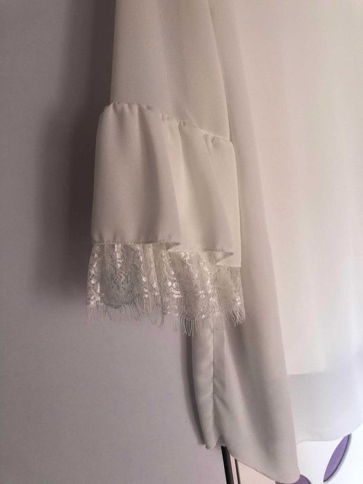 Бяла риза  с колие