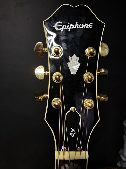 Epiphone EJ-200SCE акустична китара