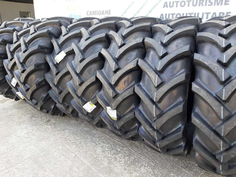 Marca OZKA 13.6-24 cu 8 pliuri cauciucuri noi pentru tractor