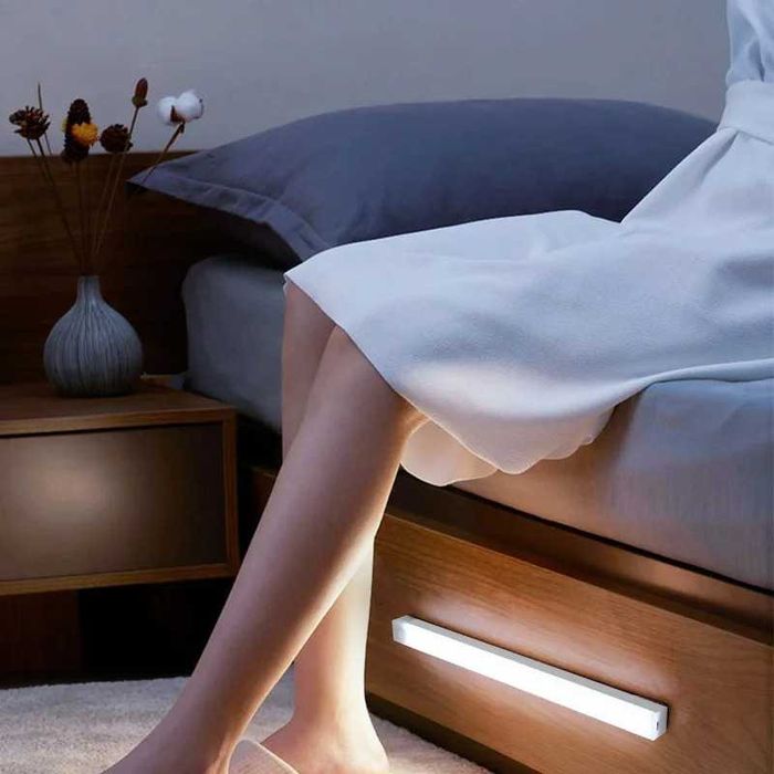 Безжична LED Лампа със Сензор за Движение, USB Батерия, 20см Магнитна за Кухня и Шкаф
