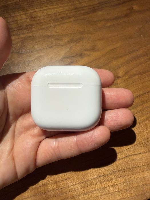 AirPods 4 с шумоподавлением