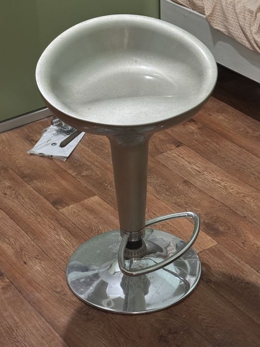 Стулья обычные.