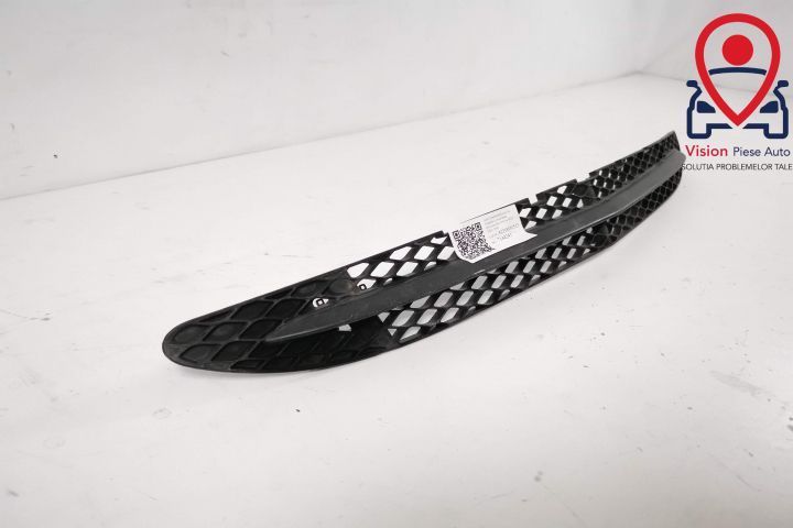 Grila Centrala Inferioara Fata Originala In Stare Buna Mercedes-Benz