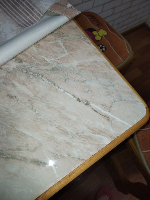 Кухоный стол и 4 стула