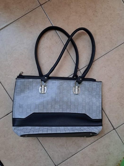 Дамски чанти среден размер