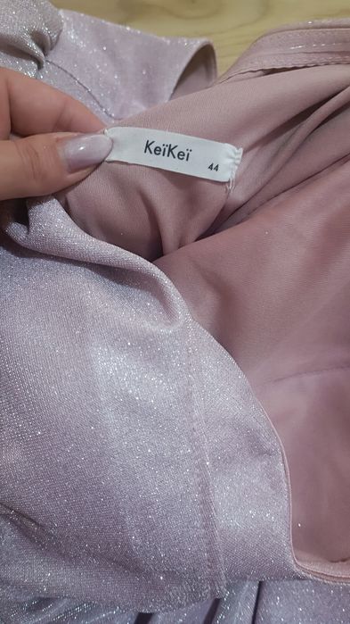 Бутикова рокля с един ръкав