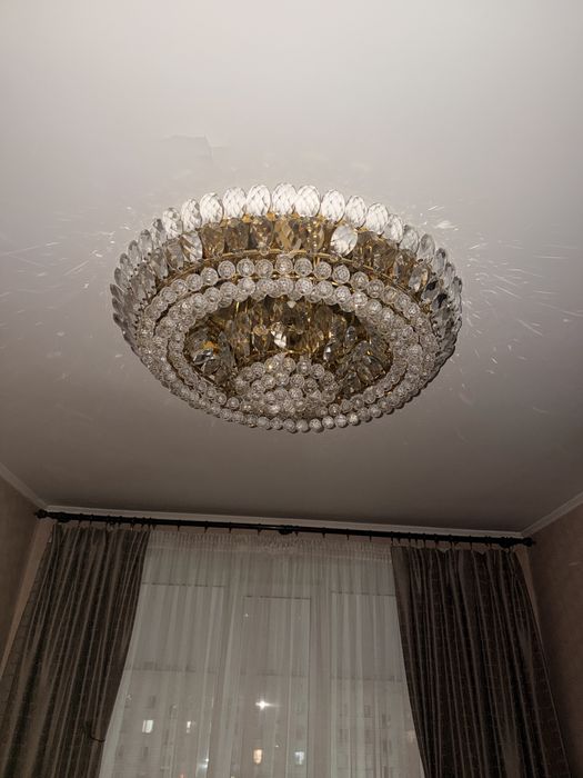 Продам люстру хрустальную.