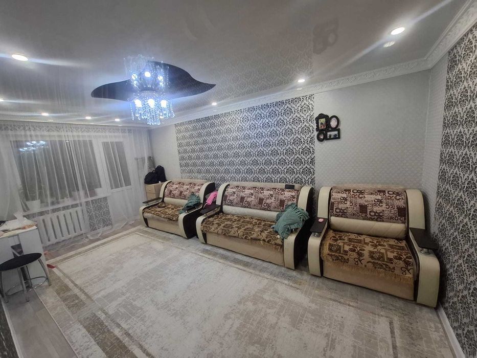 Уютная 2 комн квартира на 16 мкр на среднем этаже с ремонтом и мебелью