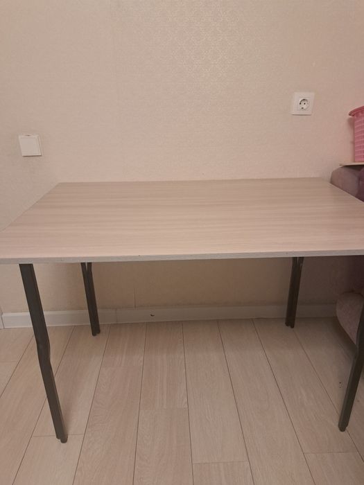 Стол размером 110 на 80 см