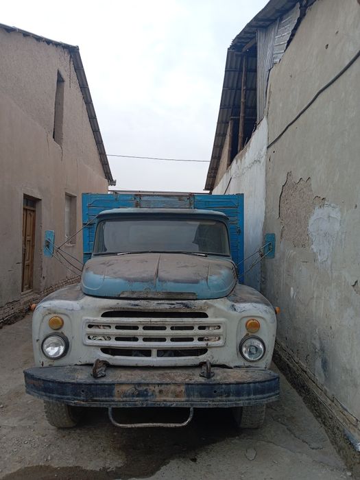 Zil moshina si SOTILADI Xorazm xonqa da yurib turibdi xolati yaxshi