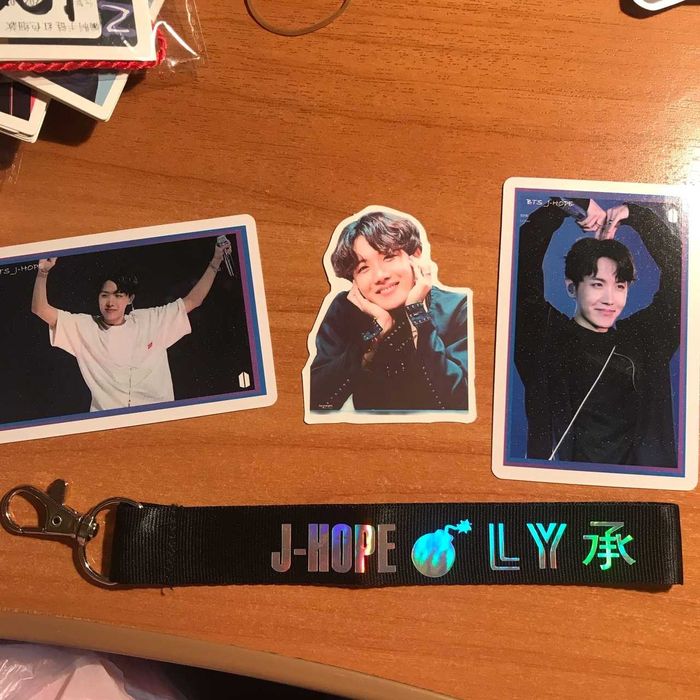 Аксессуары для девчонок с Джей-Хоупом